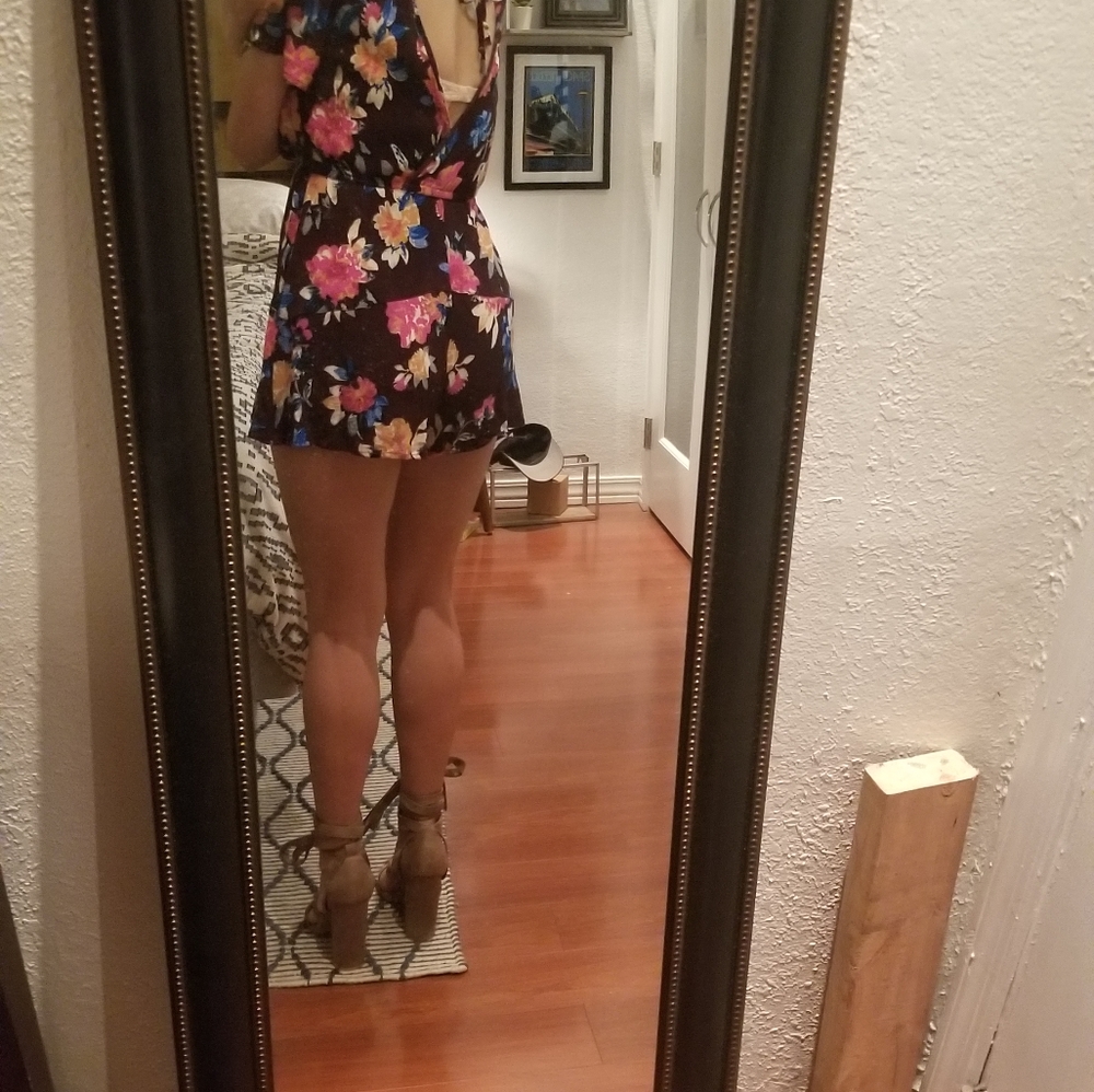 Romper - Picture 2 of 5